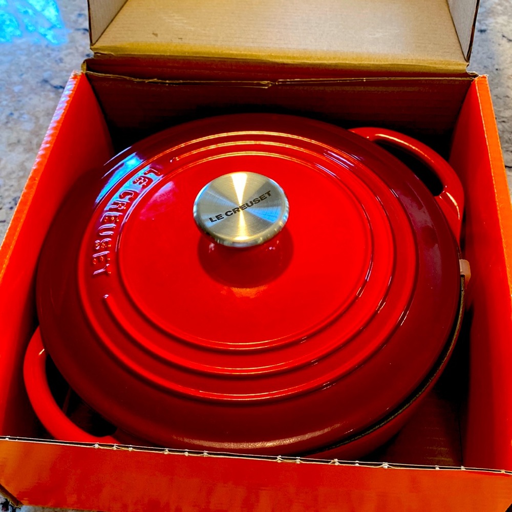 Le Creuset Red 2 3/4 Quart Round Casserole Dish - New In Box